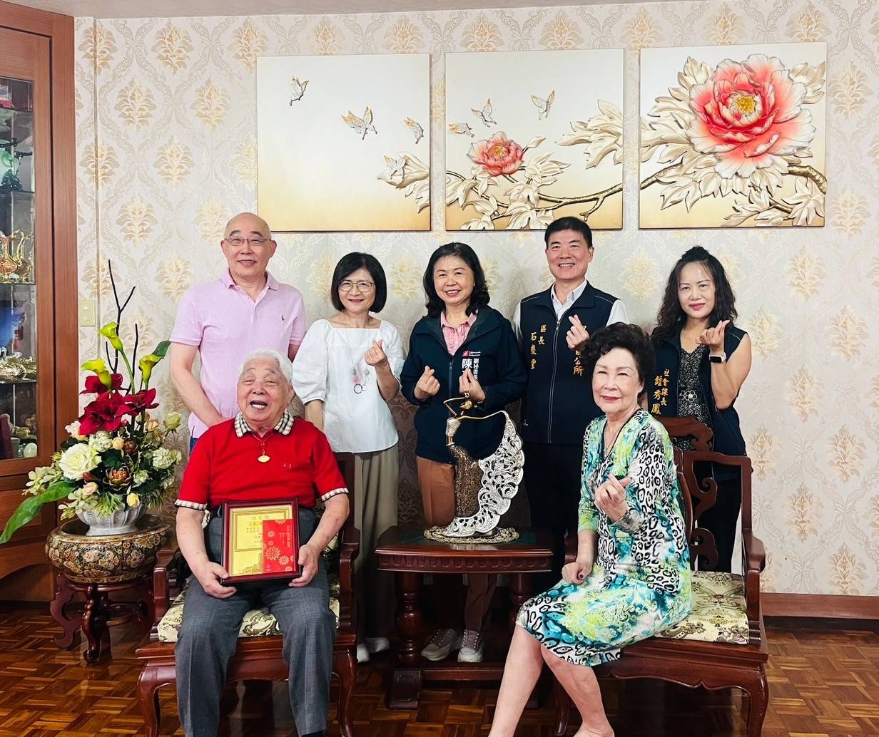 溫馨送暖迎重陽  市府祝賀百歲人瑞