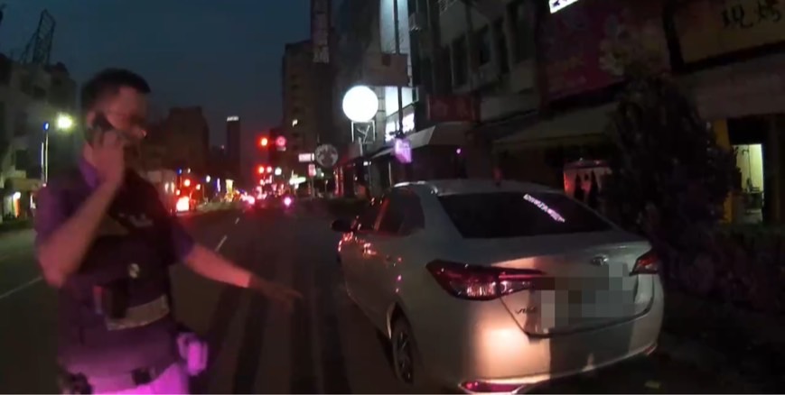 92歲婦人清晨過馬路慘死輪下,肇事駕駛棄車逃逸 92歲婦人清晨過馬路慘死輪下,肇事駕駛棄車逃逸