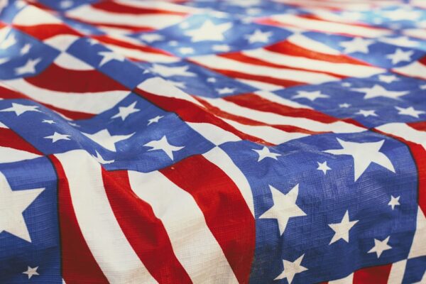美國與中國兩大經濟體的市場穩定發展,也帶動了台股的表現。圖/unsplash