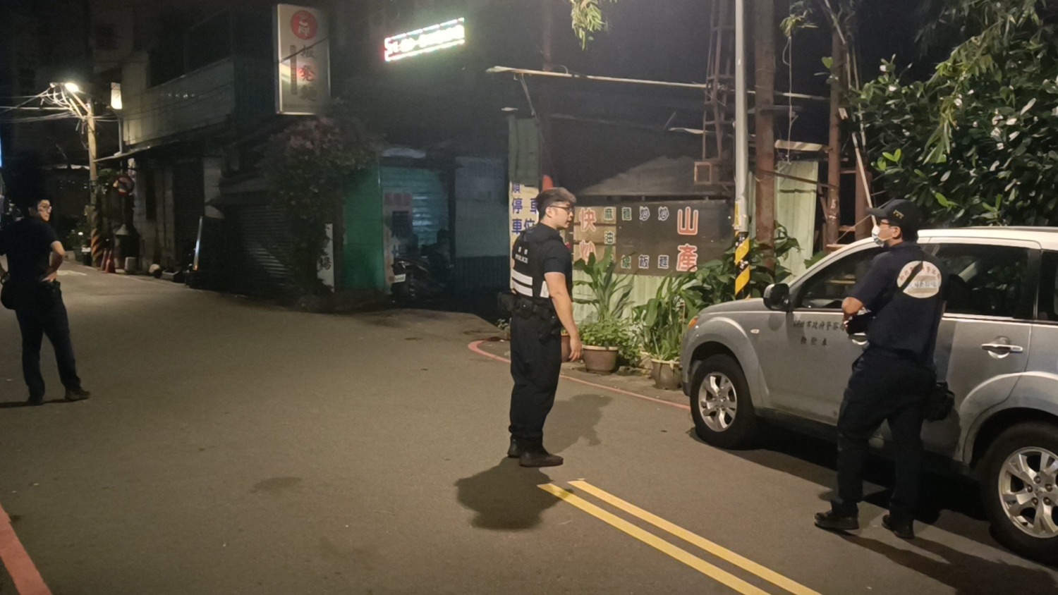 板橋警方到場犯嫌已不在。(記者施立偉攝)
