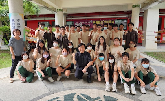竹崎高中設祈願廊道 師生褂祈願繪馬搏百日拚未來