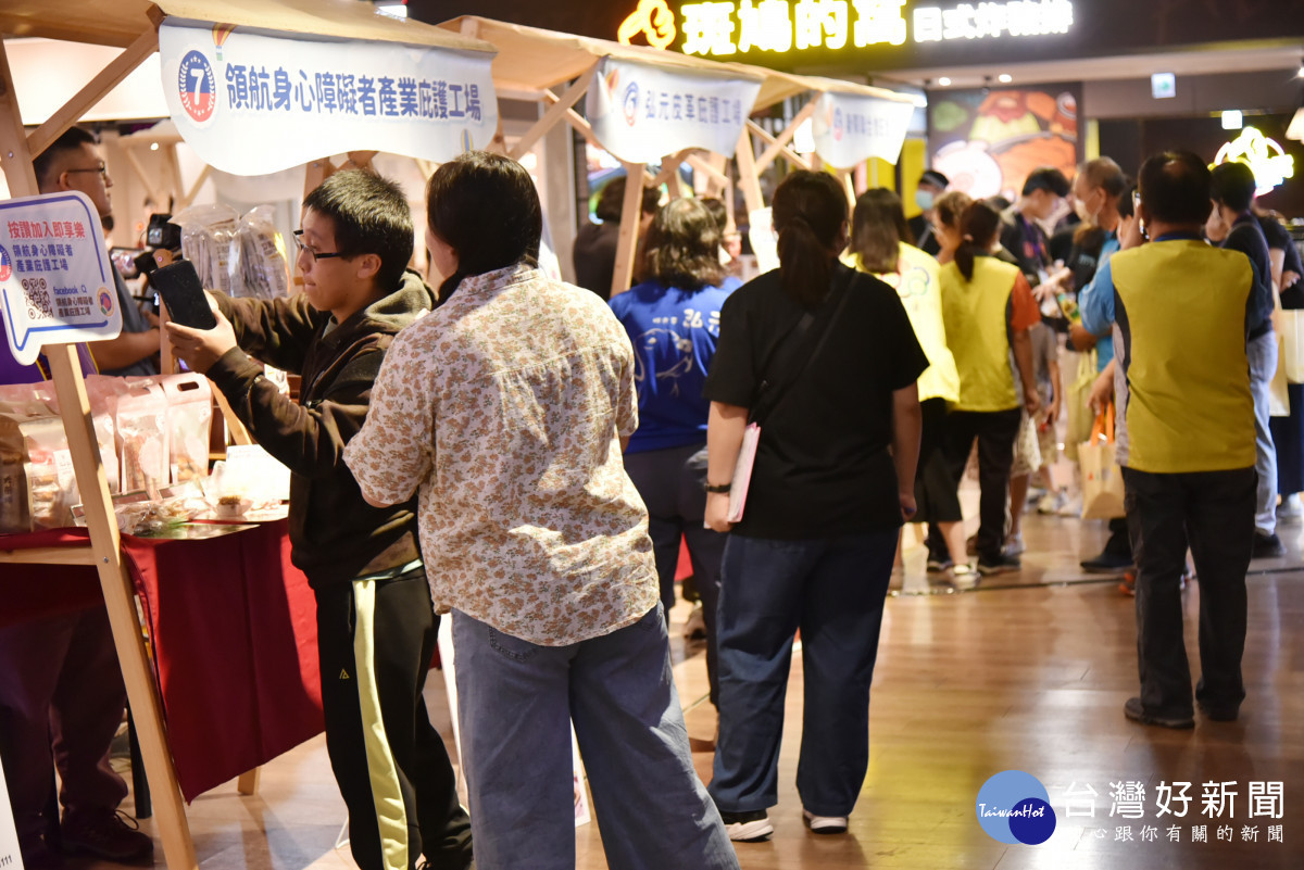 成果展吸引不少民眾購買支持/勞動部勞動力發展署雲嘉南分署提供