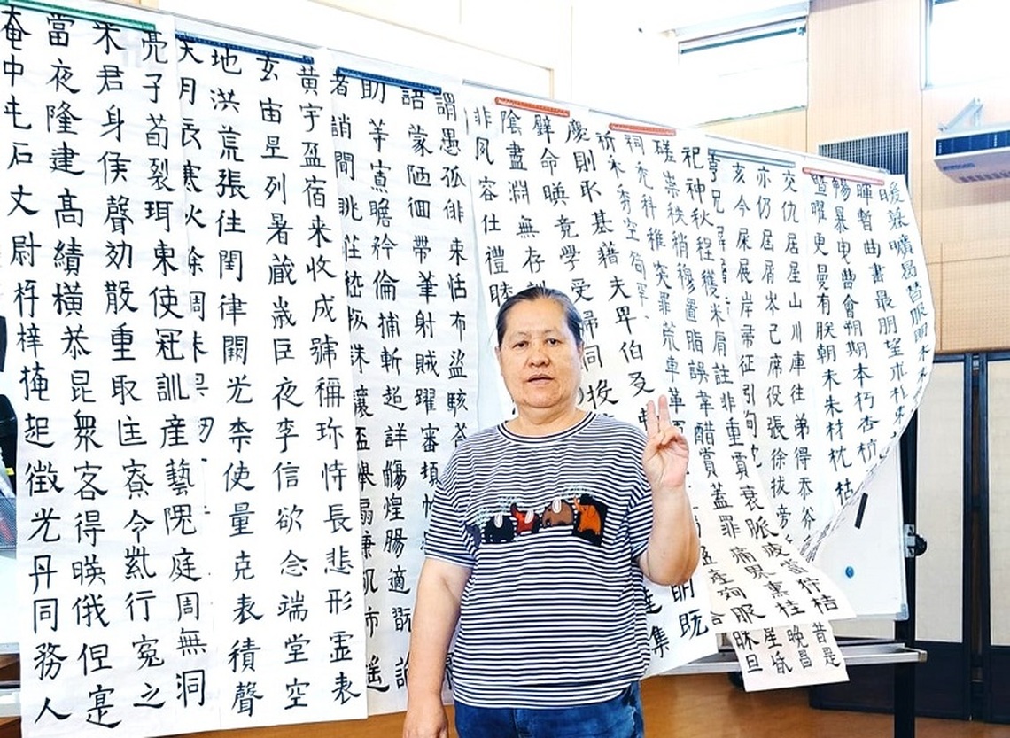 原住民溫賴琇梅聾啞沒上學不識字 書法規矩雄強好學無二典範