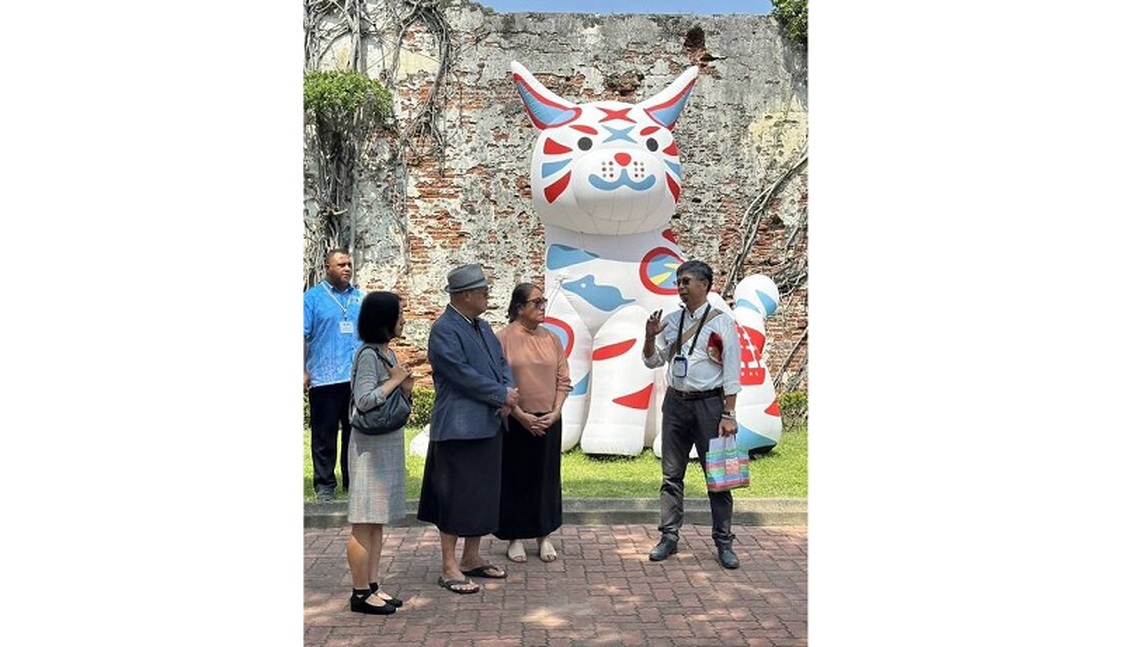 吐瓦魯總理戴再來臺南訪古蹟