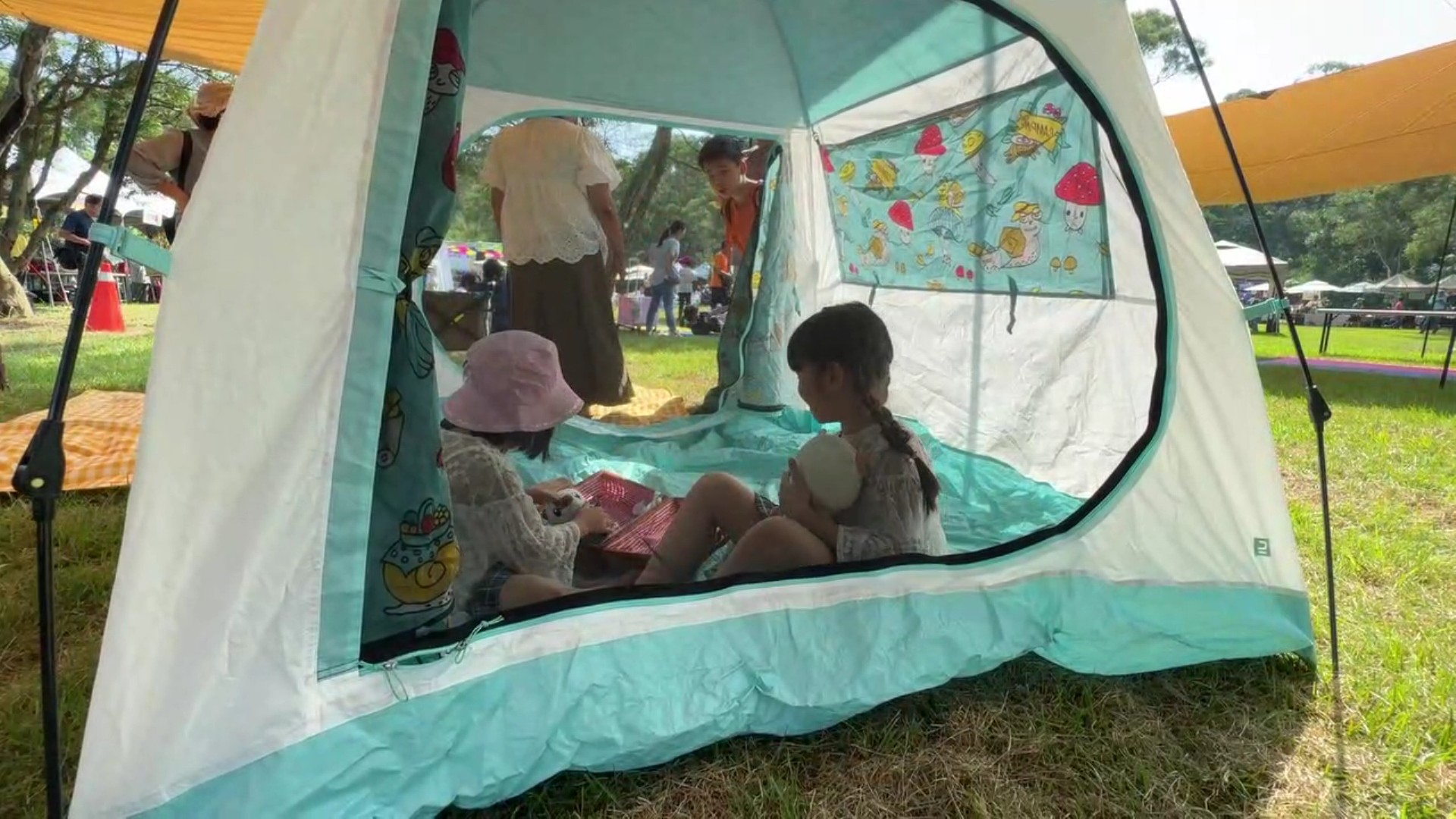 ▲參山處與彰化市公所攜手舉辦充滿野餐樂趣的「彰化市CAMPING野餐咖啡趴」，吸引了逾千民眾攜家帶眷。（記者張溎壕攝）