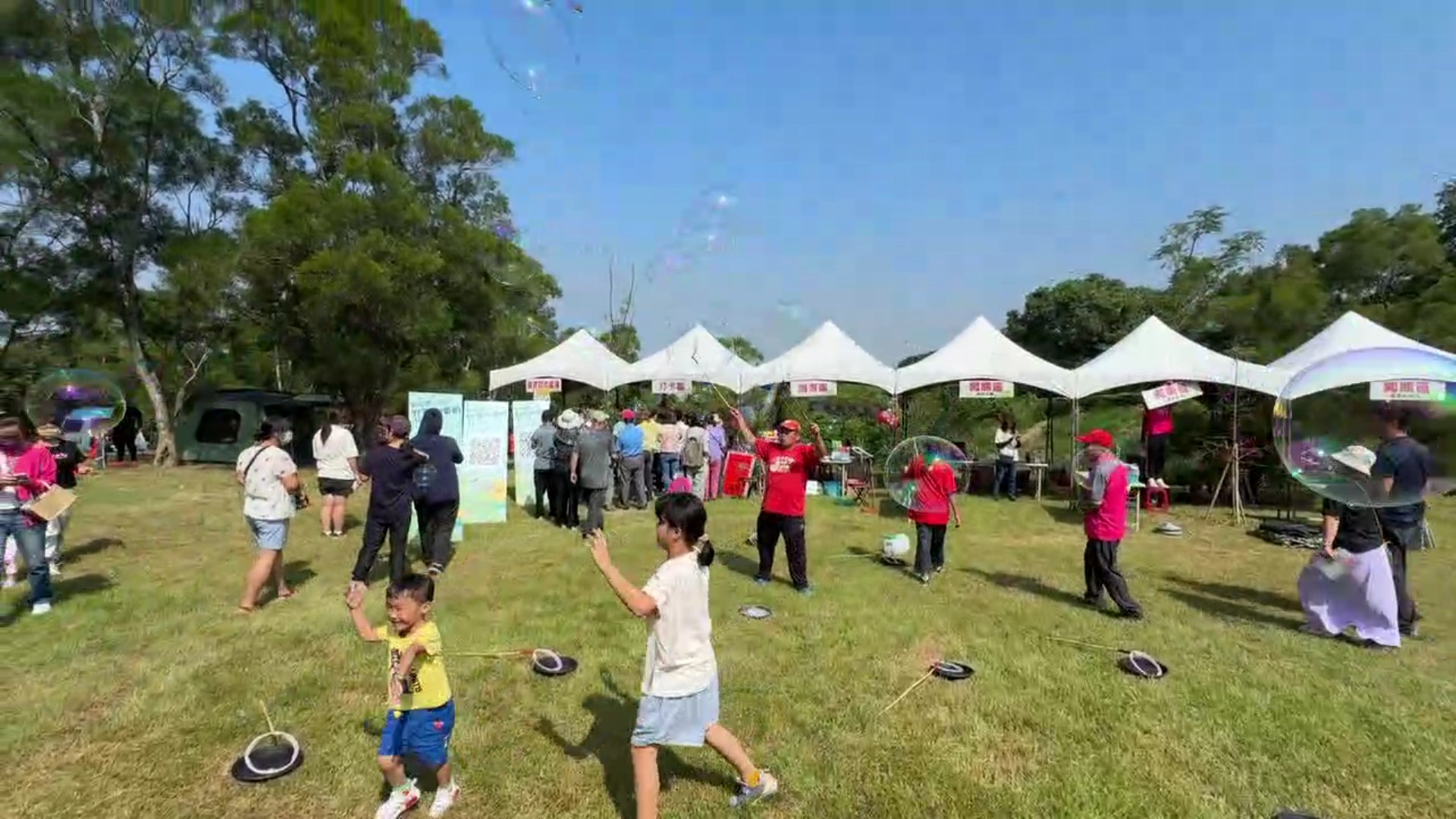 ▲參山處與彰化市公所攜手舉辦充滿野餐樂趣的「彰化市CAMPING野餐咖啡趴」，吸引了逾千民眾攜家帶眷。（記者張溎壕攝）