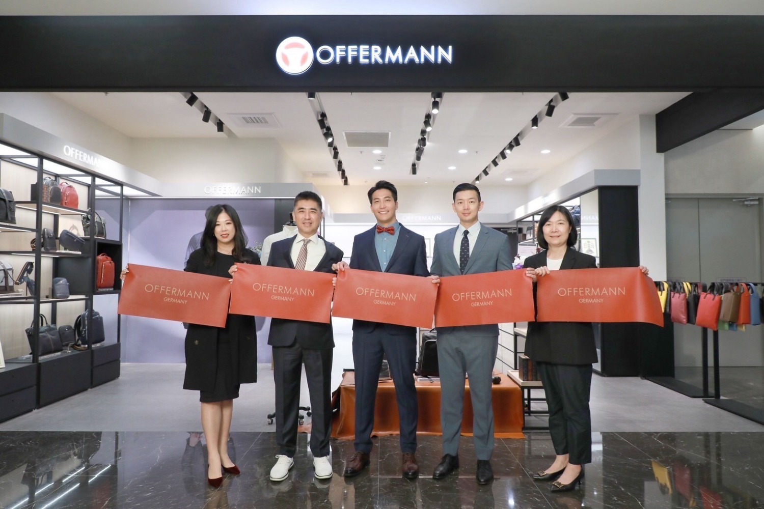 吳翔震帥氣現身高雄義享時尚廣場德國皮革精品Offermann  演繹歐洲貴族優雅氣息