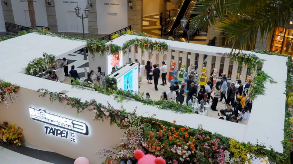 《BE@RBRICK世界巡展3──台北站》信義區 BELLAVITA 1樓中庭快閃店