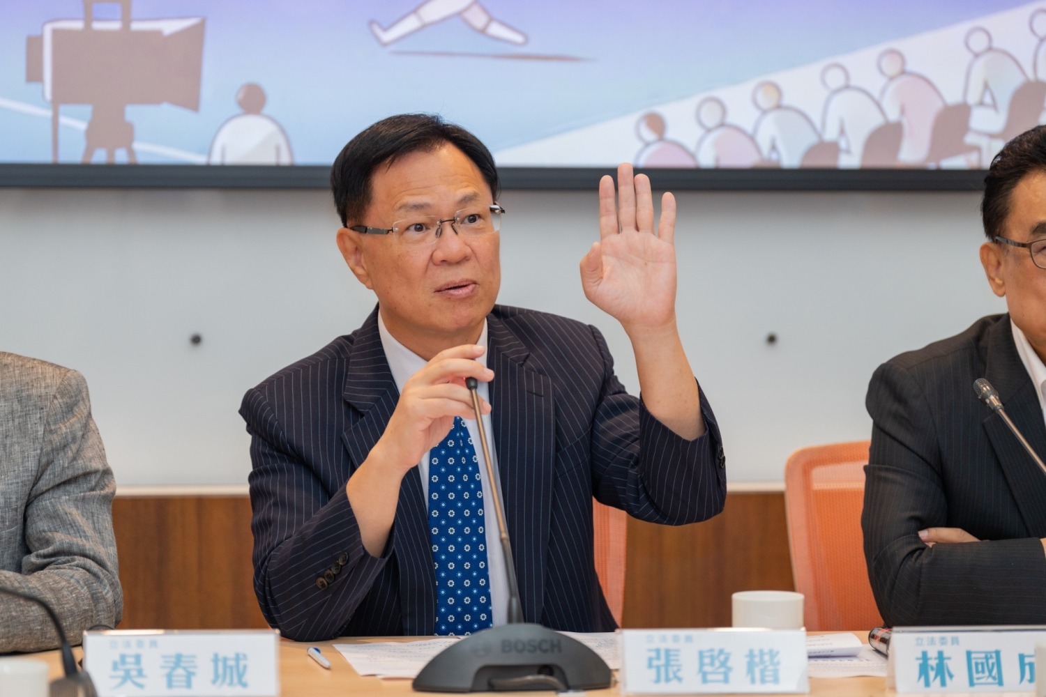 張啓楷表示,請畜產會提出食藥署開立「輸入許可通知」,以釐清相關問題真相,並確認責任歸屬。(圖/張啓楷國會辦公室)