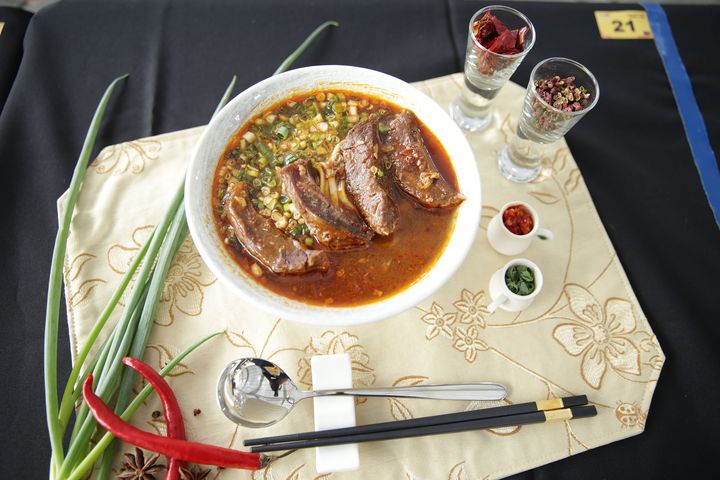 臺北國際牛肉麵節登場!137組牛肉麵參賽、83攤嘉年華市集 好吃好玩就在花博公園
