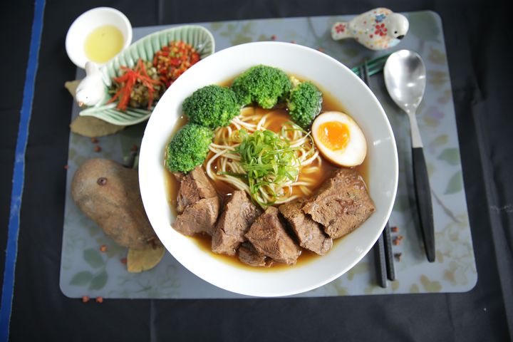 臺北國際牛肉麵節登場!137組牛肉麵參賽、83攤嘉年華市集 好吃好玩就在花博公園