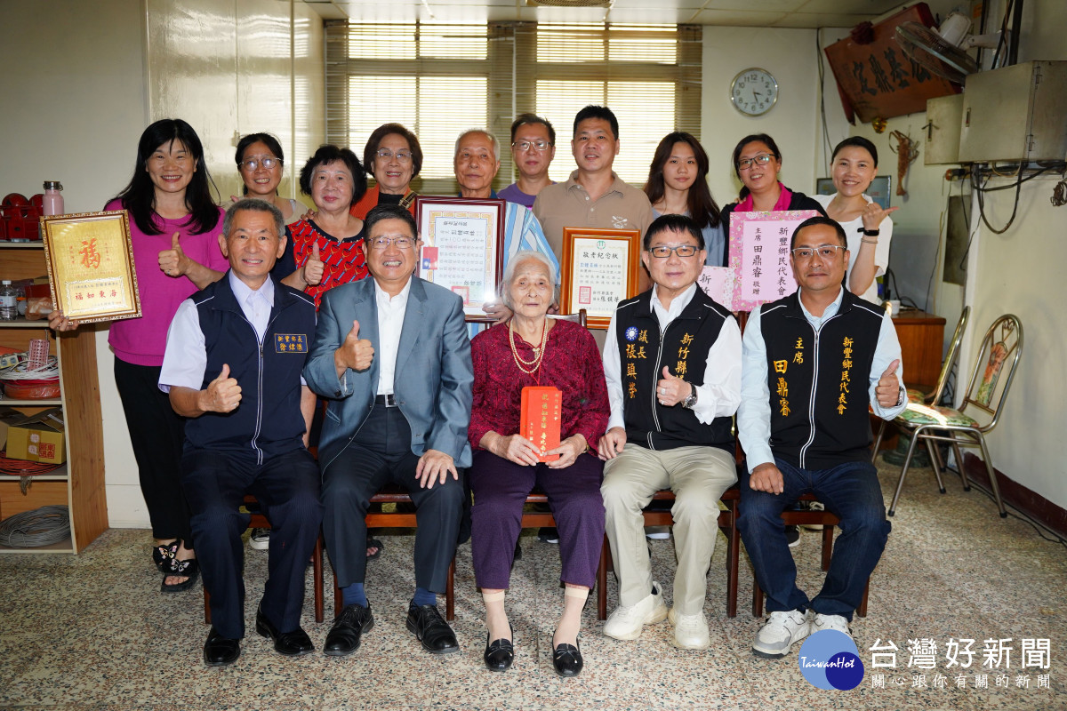 100歲彭鍾員妹四代同堂,精神狀況相當好。