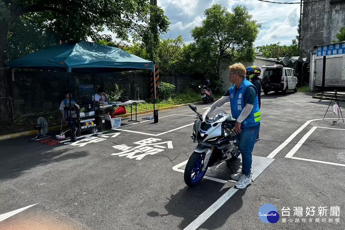 桃園市政府環保噪音檢查站進行機車噪音檢查。<br /><br />