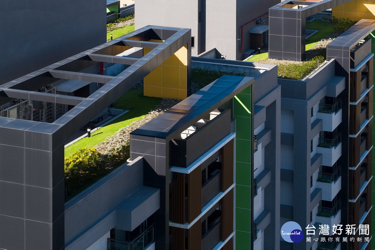 落實淨零城市,桃園社宅率先推行建築能效1+級。<br /><br />