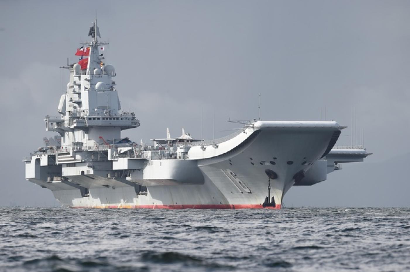 中共遼寧號航艦編隊13日駛入巴士海峽附近海域,國防部表示,嚴密掌握相關動態,圖為遼寧艦。資料照片