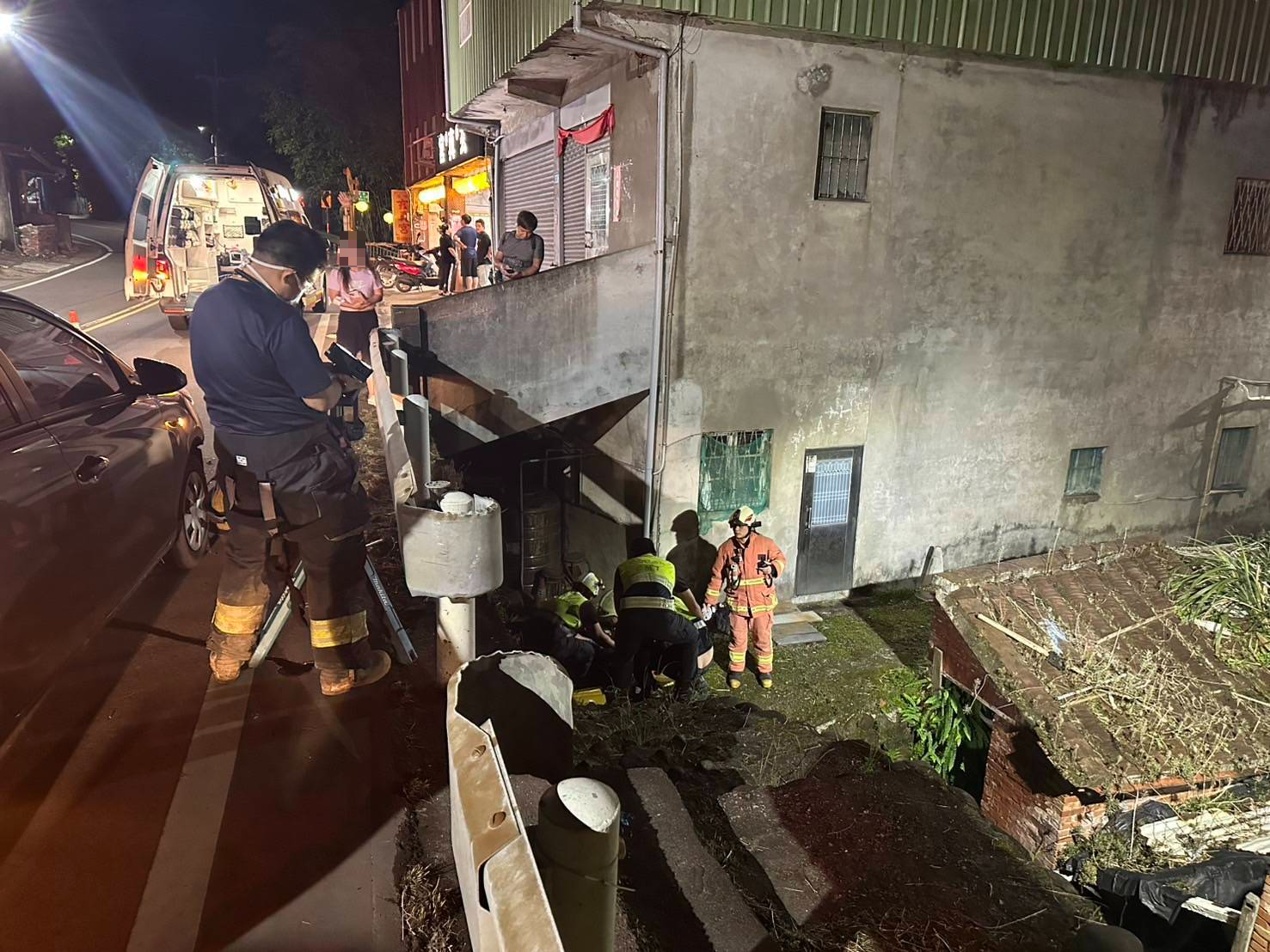 ▲新北市淡水區北新路一段,昨(12)日0時許發生1起死亡車禍。(翻攝畫面)