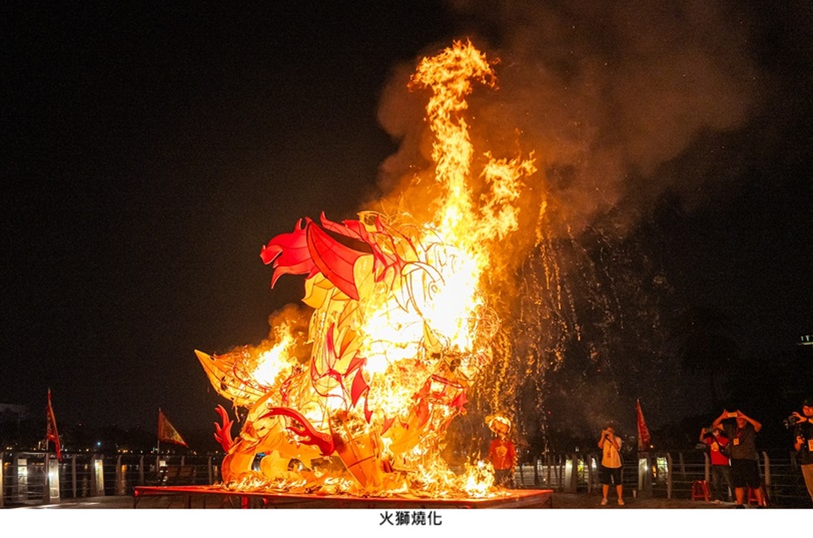 高雄左營萬年季圓滿落幕 火獅踩街與燒化儀式傳遞美好祈願