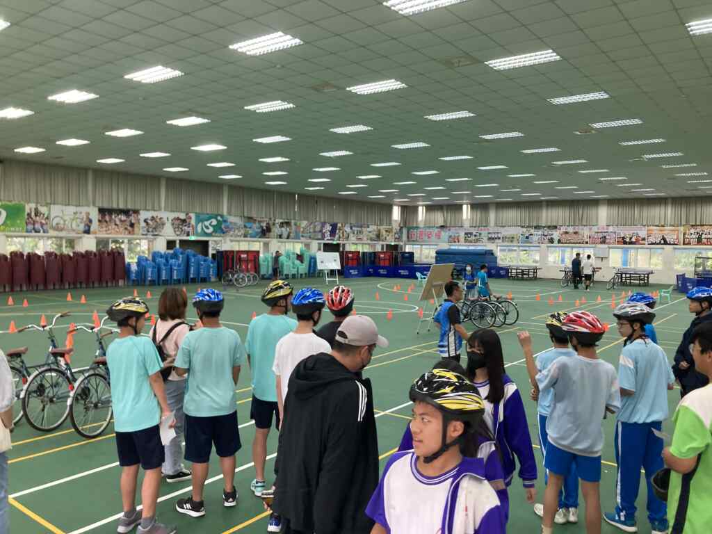 自行車實體考驗,分別為上坡騎行、直線平衡、閃避障礙物、直線加速及緊急剎車、輪胎檢修、特殊路面考驗等關卡。