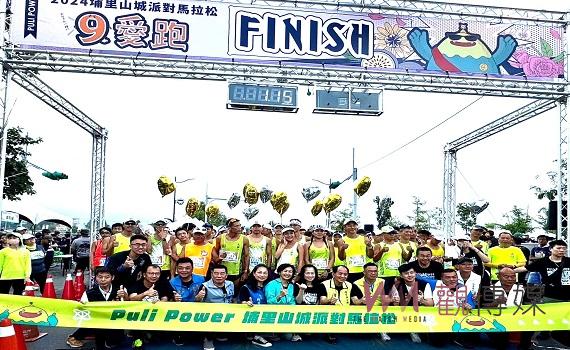 國道遭可愛霸佔！  噗哩領軍「喔熊、小童沃里、朕鹿玩等」迎接路跑選手
