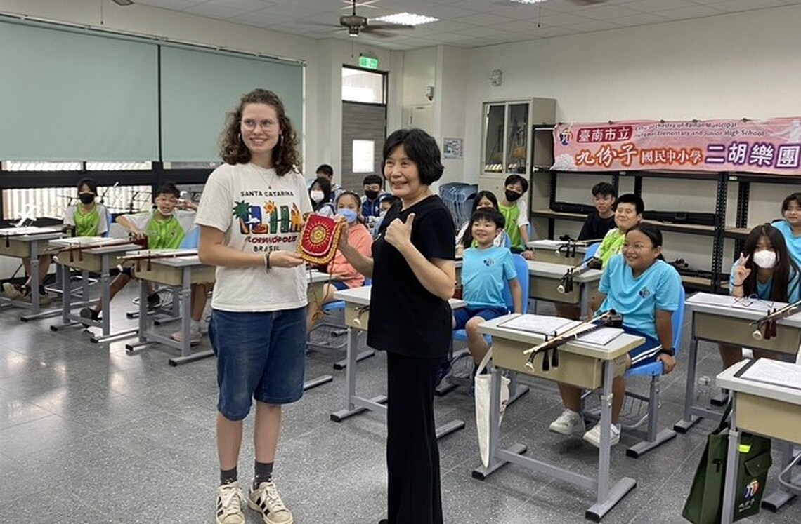 台南新設九份子國中小二胡樂團加入德國志工研習