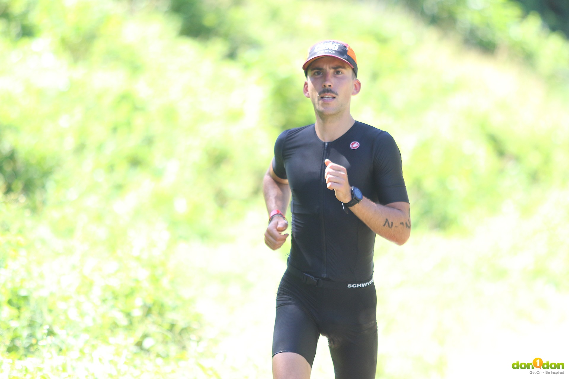 法國人 Romain ROBINEAU (#1272) 以晶片成績 4 小時 19 分 03 秒拿下總成績第 2 名