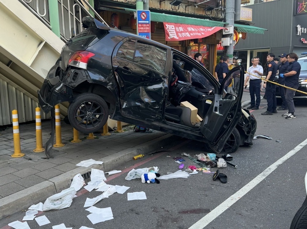 車牌與車身不符拒檢逃 警開9槍通緝犯中彈 216 cnews204241014a06