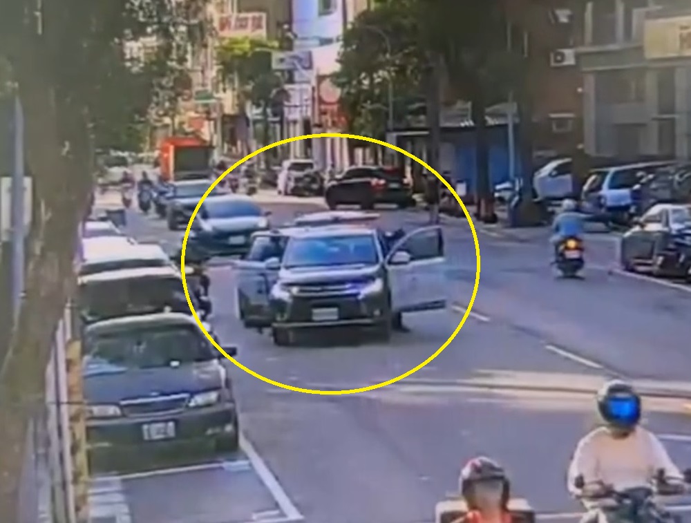 車牌與車身不符拒檢逃 警開9槍通緝犯中彈 218 cnews204241014a07