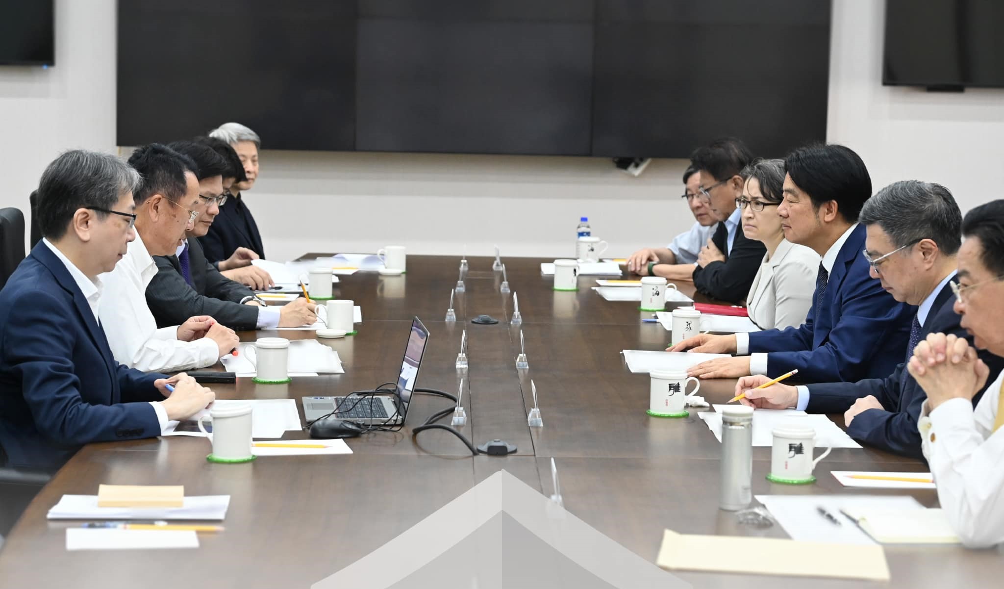 中共解放軍14日舉行「聯合利劍-2024B」演習,總統賴清德上午即召開國安高層會議。圖/取自賴清德臉書