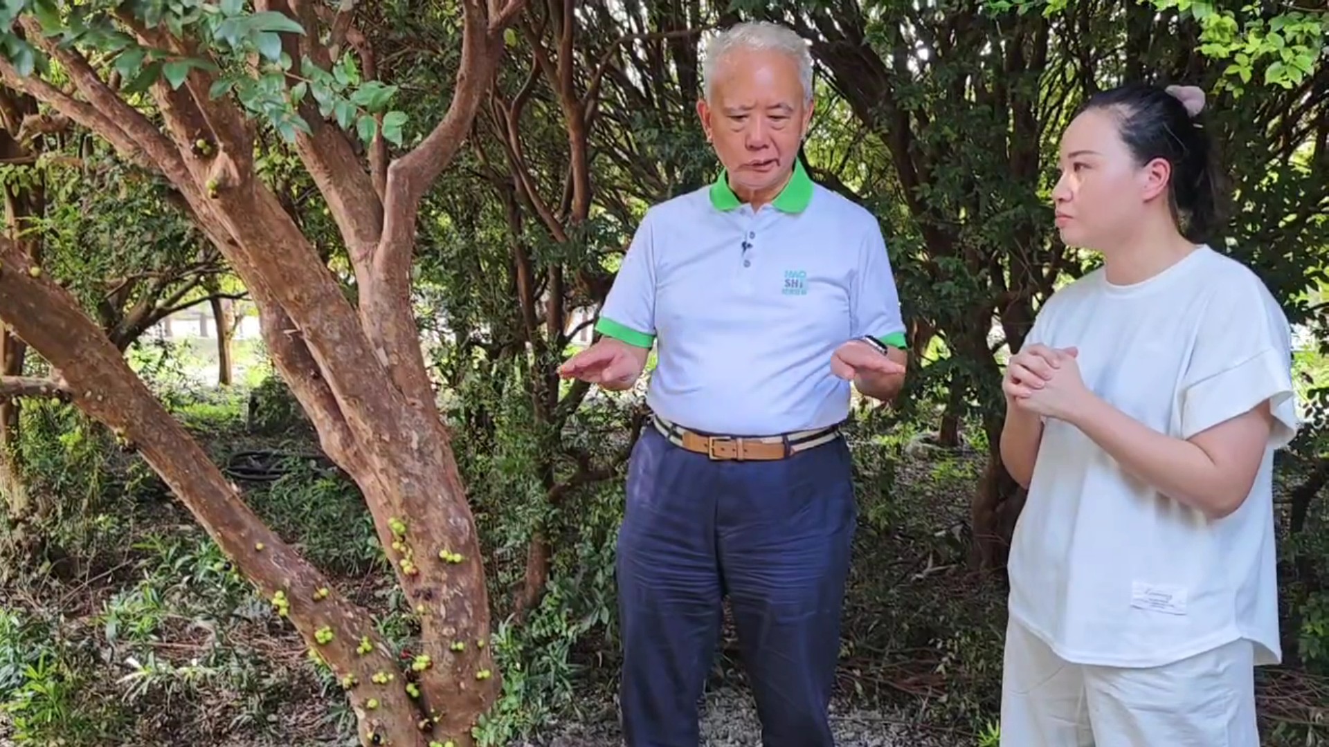 ▲好食好事基金會捐助人魏應充走訪位於田尾鄉的「拾捲」，深入了解創業進展與需求，幫助更多青年農民實現創業夢想。（記者張溎壕攝）