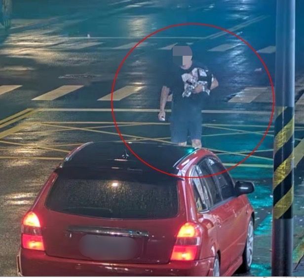 劉嫌準備上車離去