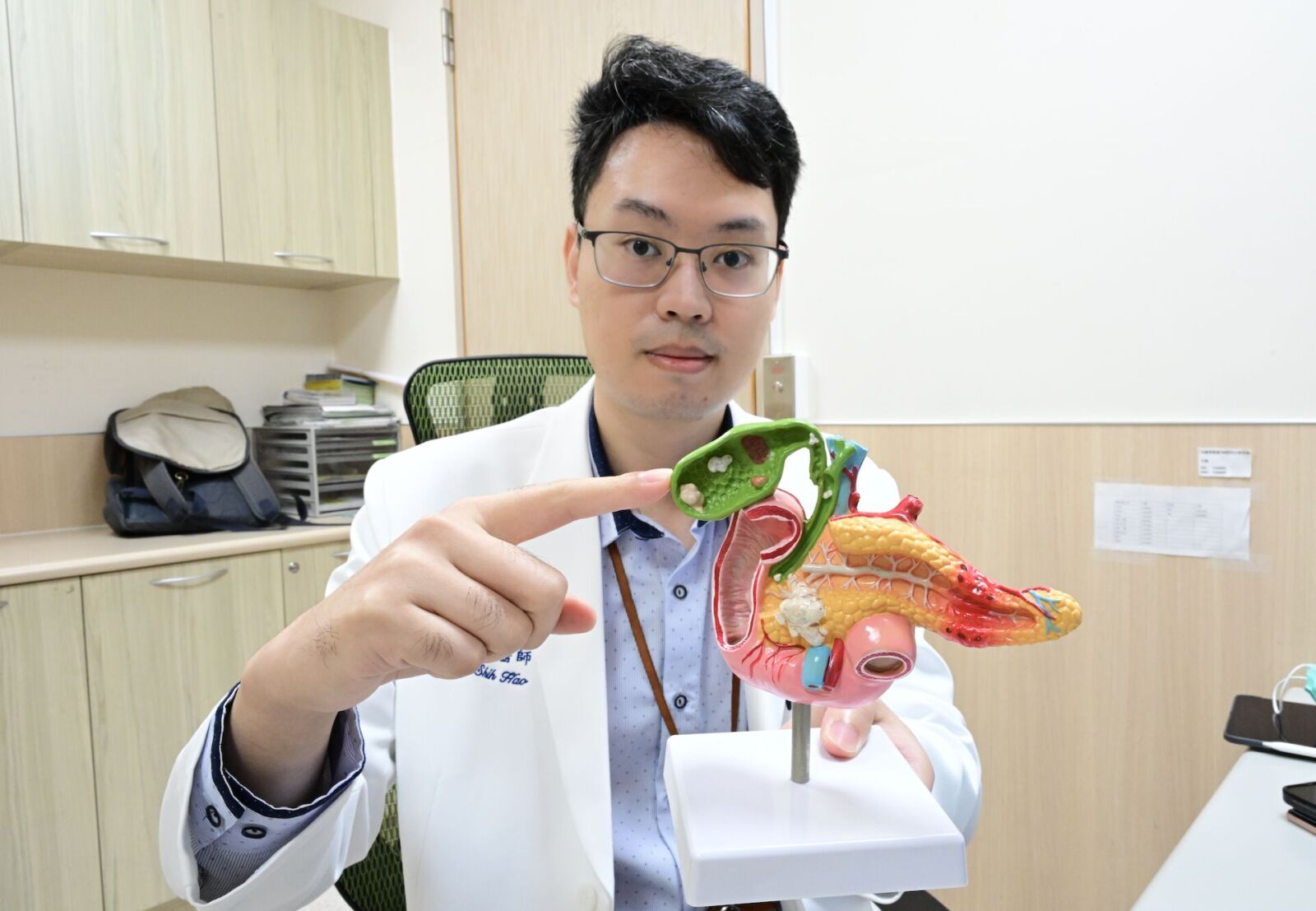 她大嗑火鍋後狂痛 切開膽囊驚見兩顆「黑色大粉圓」作怪 213