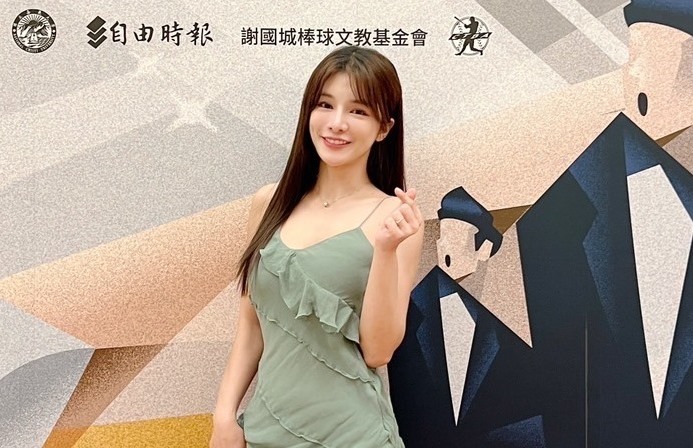 林岱縈「曾經瘋狂」陳金鋒,家中收藏珍貴簽名斷棒、簽名球。(圖/紅心字會提供)
