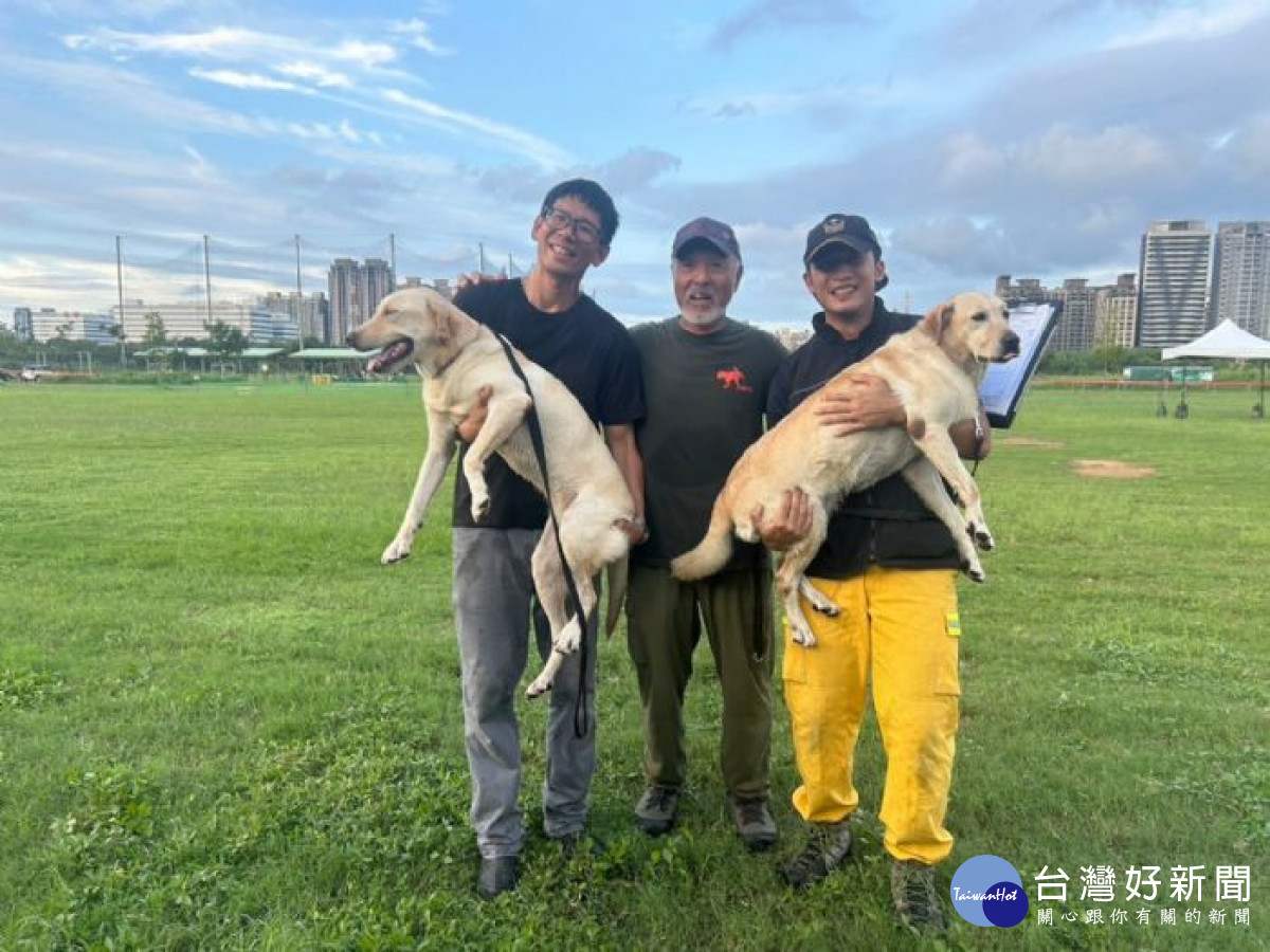 國際搜救犬認證考試全員通過,桃園消防局再創佳績。