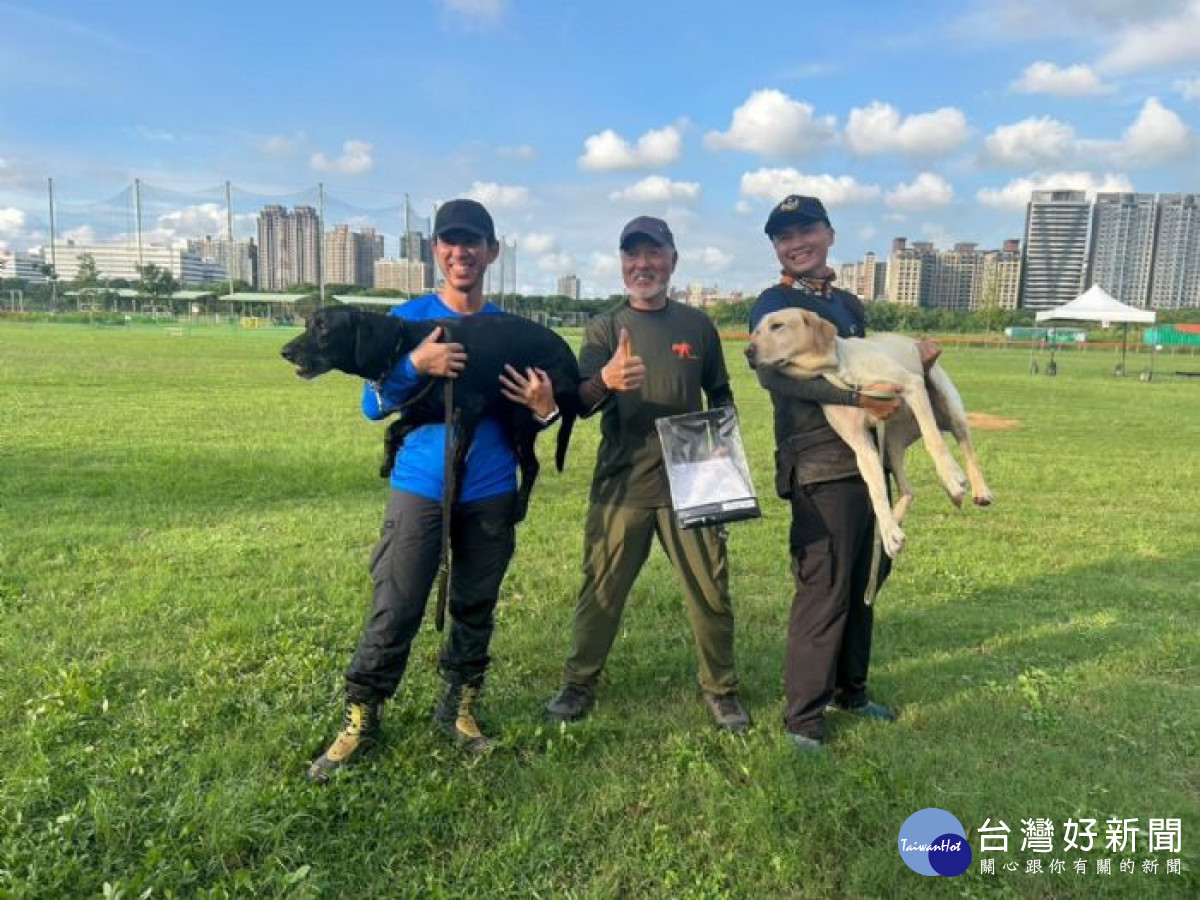 國際搜救犬認證考試全員通過,桃園消防局再創佳績。