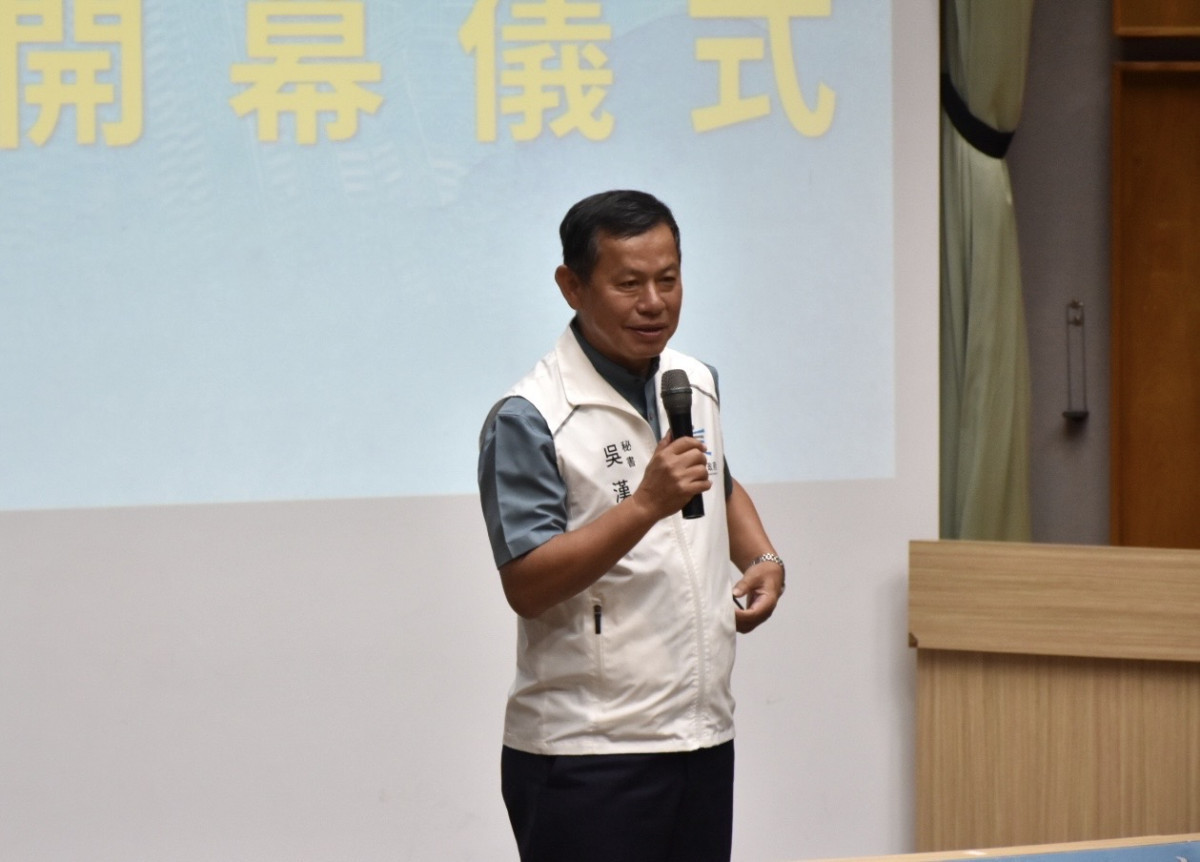 臺東縣政府吳漢俊秘書代表饒慶鈴縣長致詞(圖/社團法人中華翰維文化推廣協會提供)
