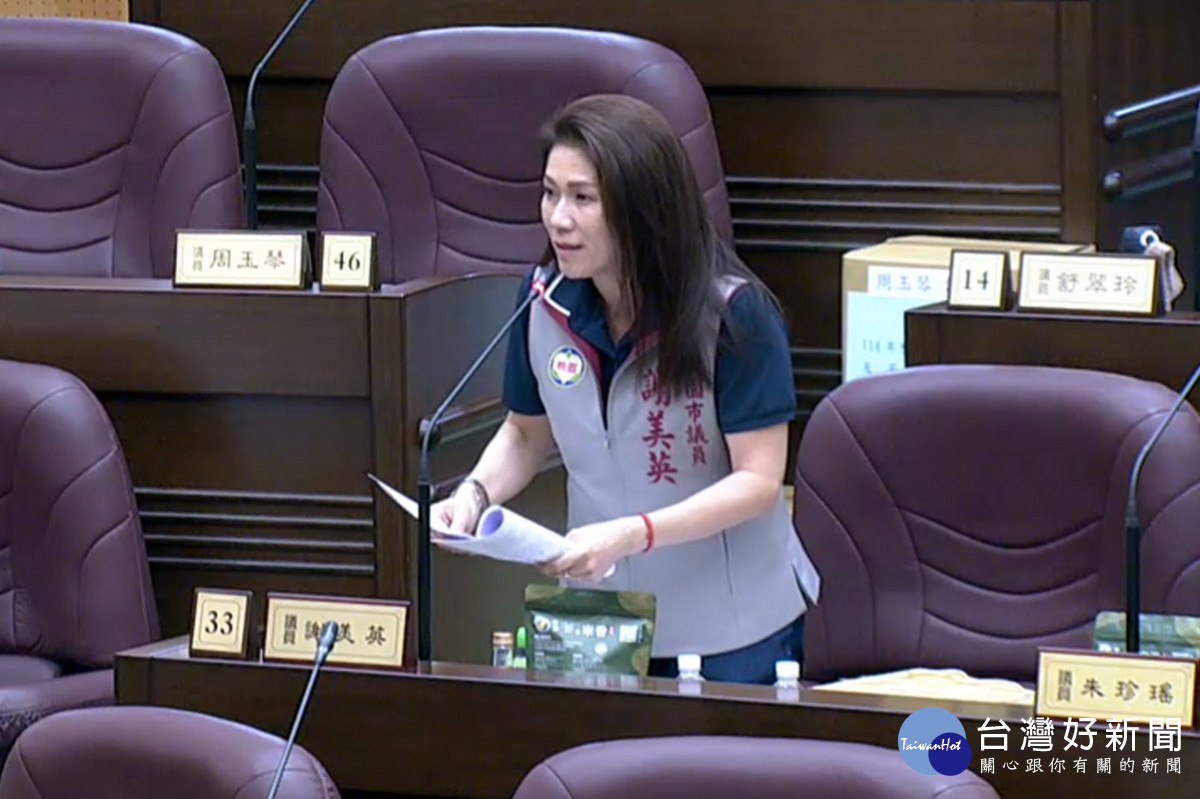 針對動保問題,桃園市議員謝美英議事堂進行質詢。<br /><br />