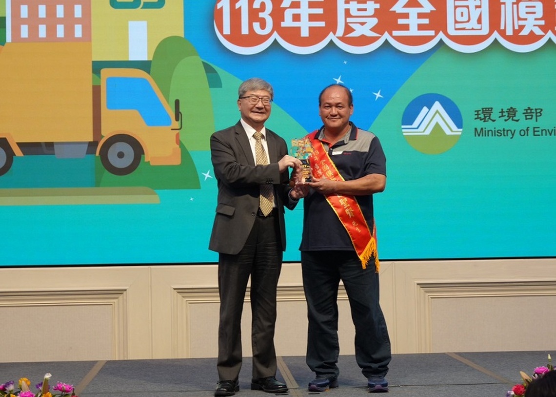 花蓮市公所清潔隊隊員曾聖賢榮獲全國模範清潔人員