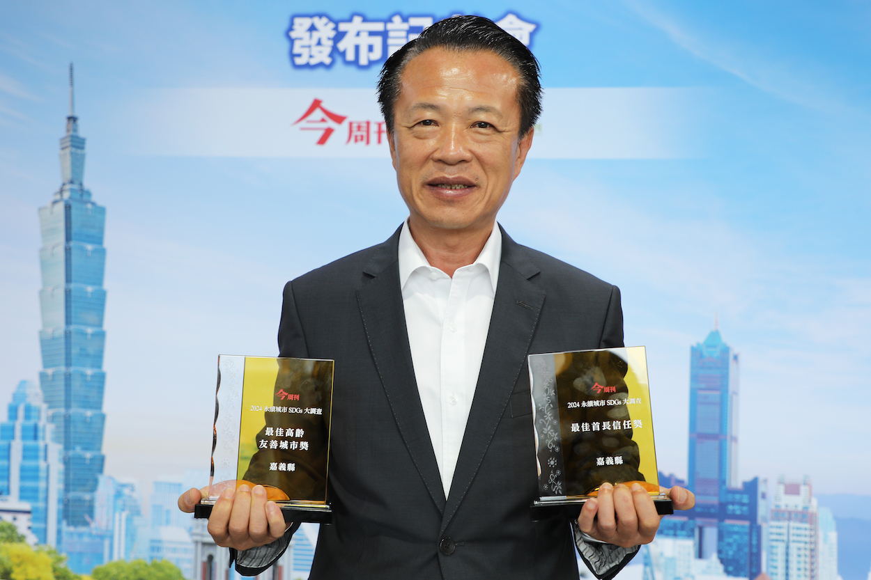 ▲嘉義縣縣長翁章梁第四度蟬聯「最佳首長信任獎」。（圖/嘉義縣政府提供）