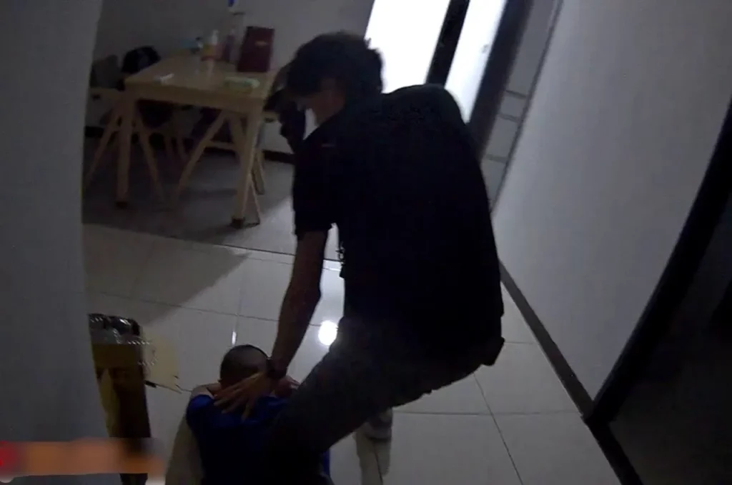攻堅逮捕犯嫌