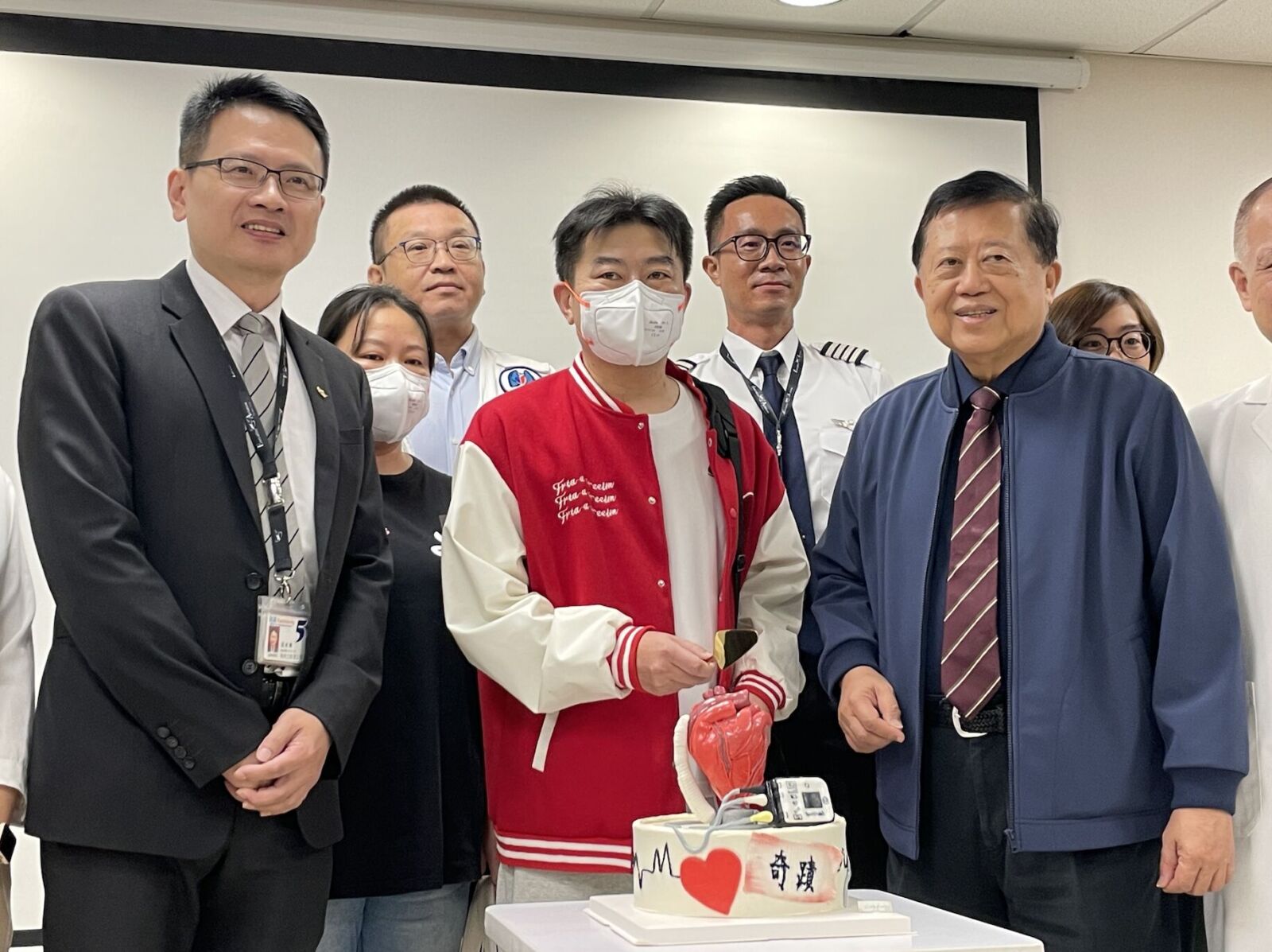 台灣首例!「兩大續命設備」上飛機 心臟壞死台商1.5小時奔台救命 228 台灣首例!「兩大續命設備」上飛機 心臟壞死台商1.5小時奔台救命 227