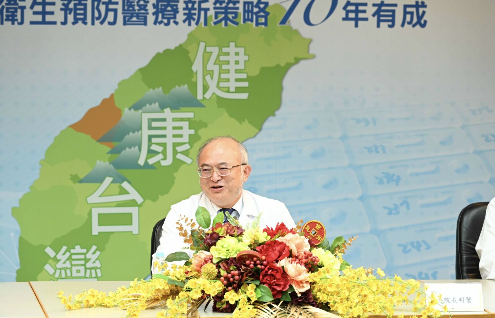 工會爭出國免報備「一審敗訴」 台大醫院長:怎可能年輕人想出國就出 222 工會爭出國免報備「一審敗訴」 台大醫院長:怎可能年輕人想出國就出 221