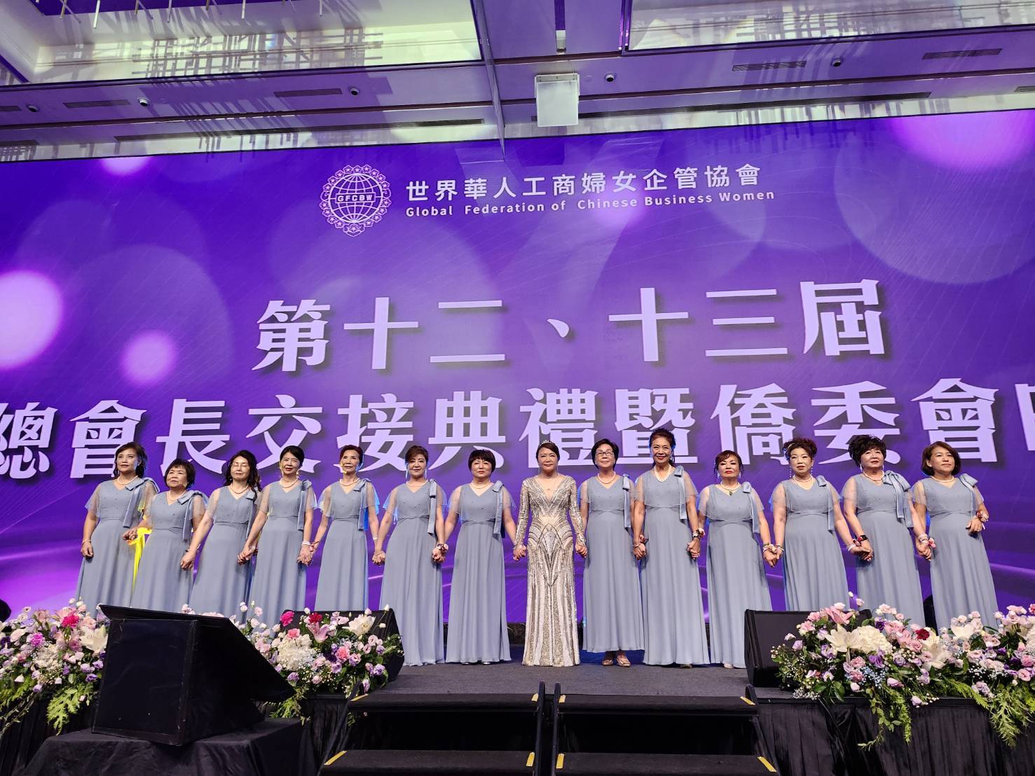 總會長莊住維(右7)與執行團隊大合照。(實習記者 胡力文攝 )