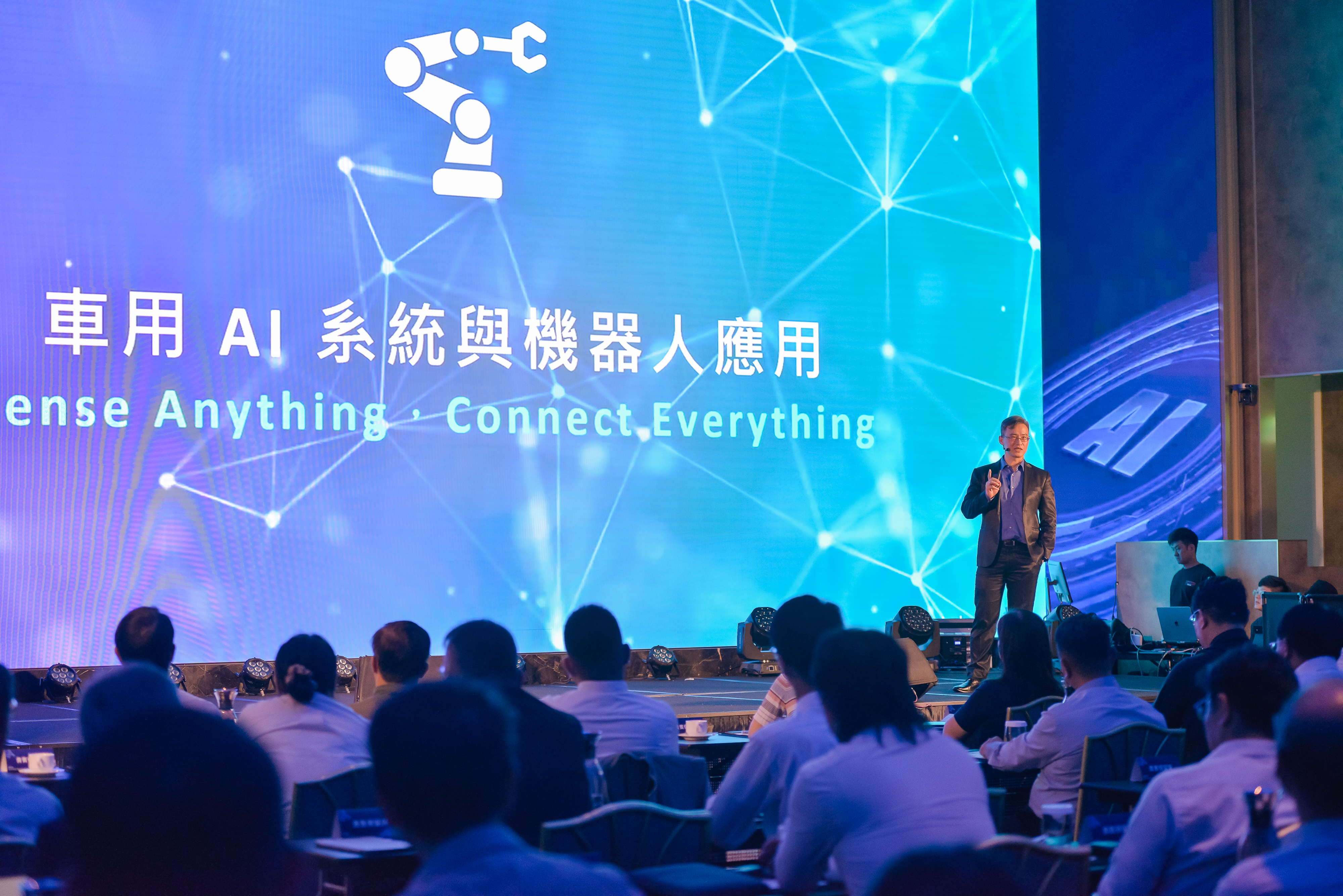 全民表妹李雅英出席 AI 科技發布會　見證四大產品線