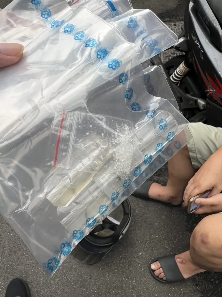 當場查扣毒品安非他命1包(毛重0.49克)及含毒品依托咪酯菸彈3顆