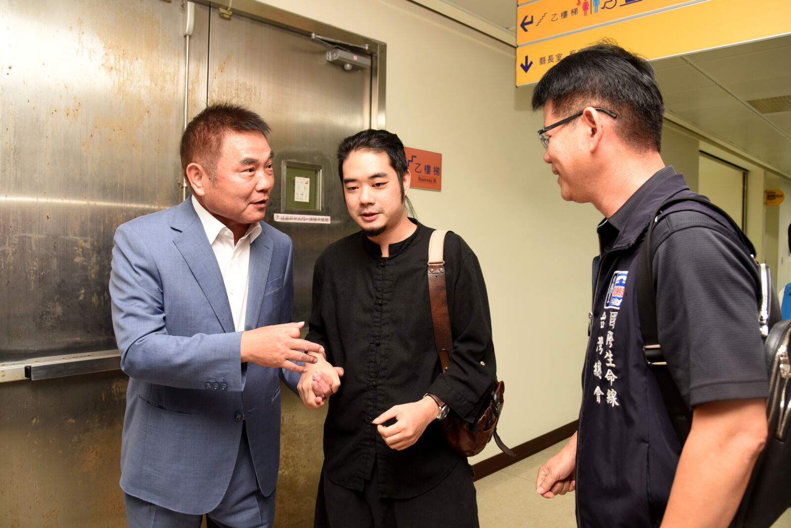 鍾東錦率團隊為「靠爸」風波再致歉 齊廷洹盼攜手縣府愛苗栗 212 鍾東錦率團隊為「靠爸」風波再致歉 齊廷洹盼攜手縣府愛苗栗 211