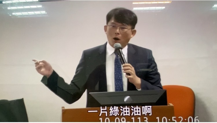 黃國昌指出,16位約聘族群委員每年的薪給要花費2200萬元,平均每人1年要花費135萬元,明顯淪為民進黨的酬庸工具和豢養樁腳的工具。(圖/國會頻道)