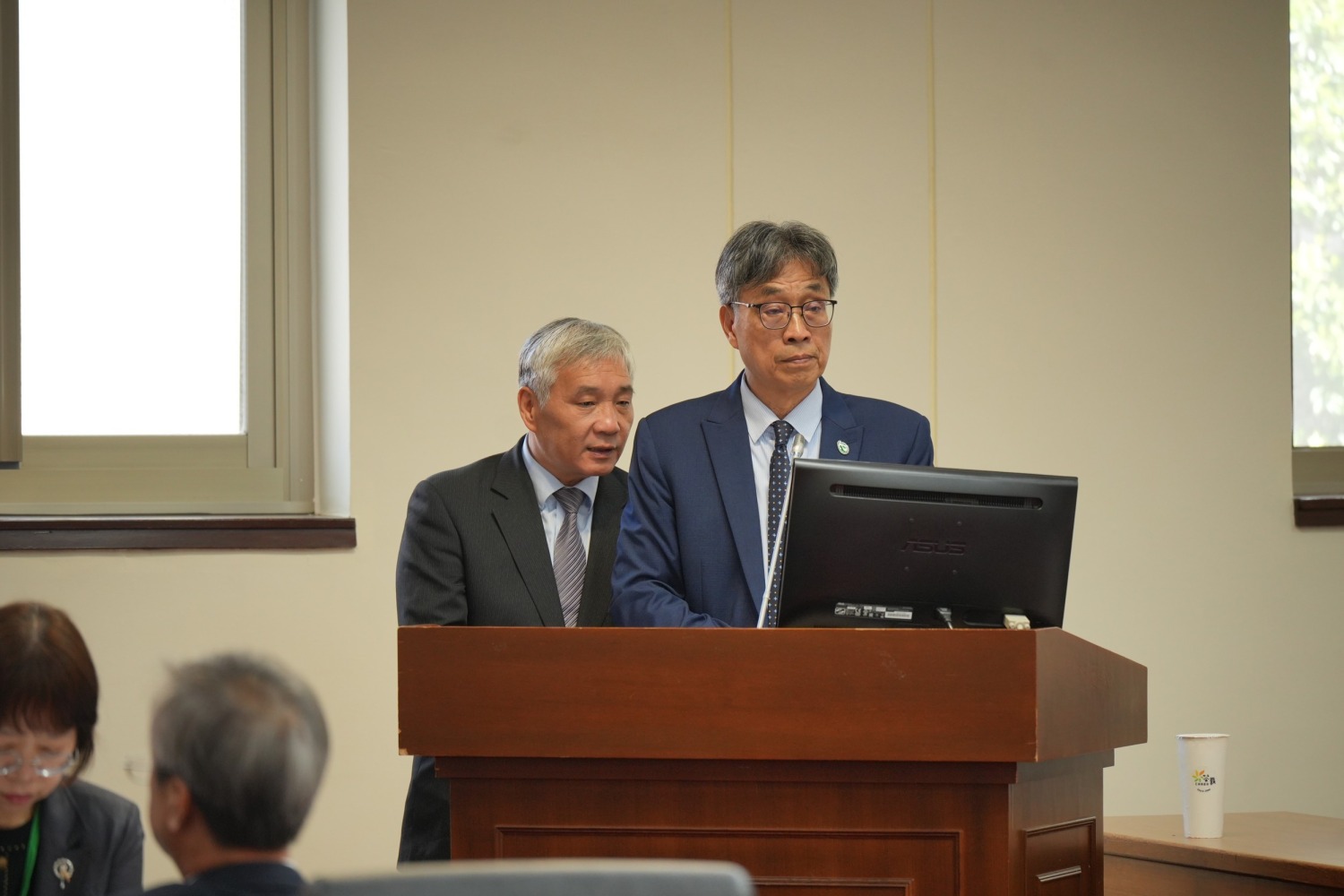 陳駿季回應,農業部將評估各農會資訊設備及資訊中心的硬體更新需求,並逐步朝軟硬體全面升級的方向努力。(圖/林岱樺國會辦公室)