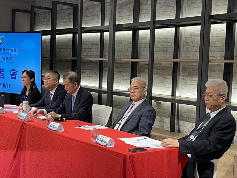 圖文:中石化、鼎越開發公司針對京華城容積率所引發的議題進行說明記者會。