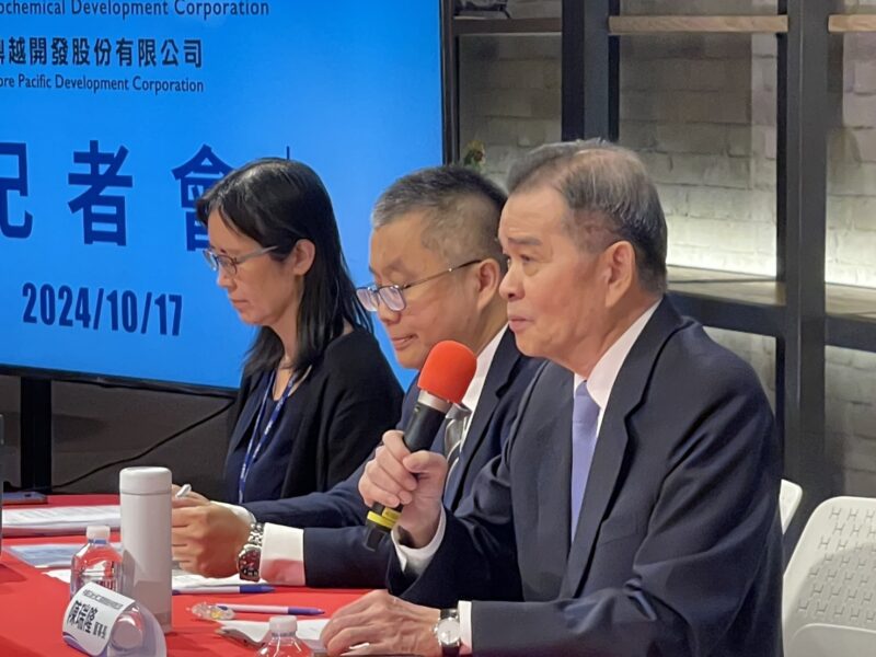 圖文:中石化、鼎越開發公司針對京華城容積率所引發的議題進行說明記者會。