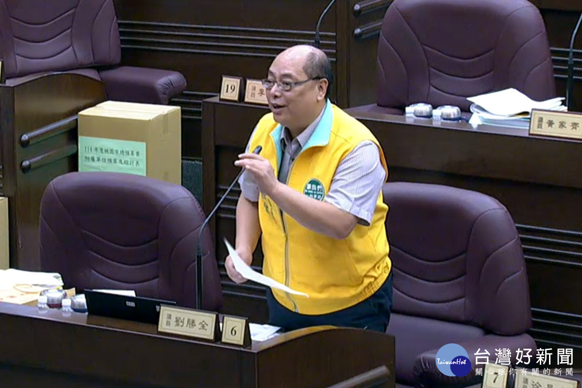 桃園市議員劉勝全於議事堂進行質詢。<br /><br /> 